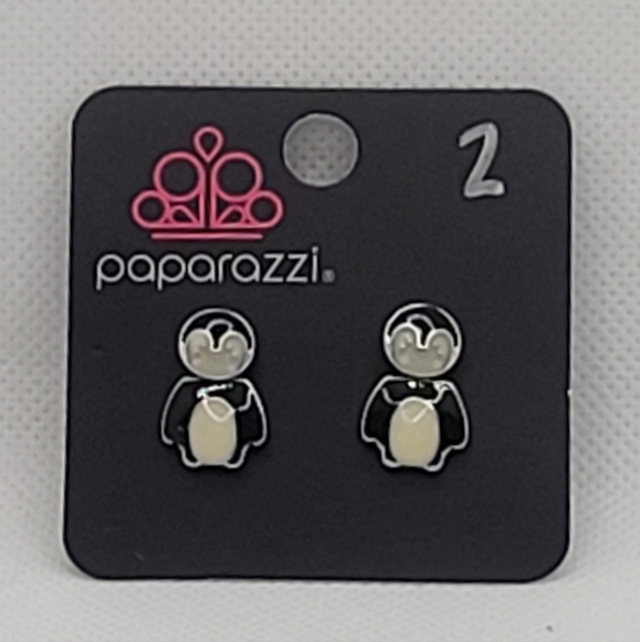 Paparazzi Penguin Stud Earrings         HGP301C - Picture 1 of 5